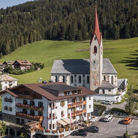 Hotel Kirchenwirt Dobbiaco Exterior photo